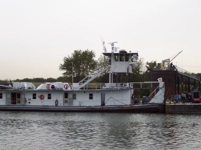 Telescoping tug